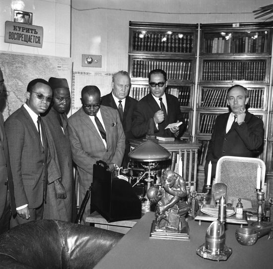 Parliamentary delegation from Cameroon visits USSR