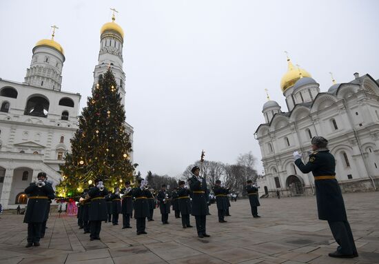 Russia New Year Preparations