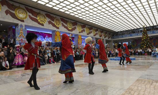 Russia New Year Preparations