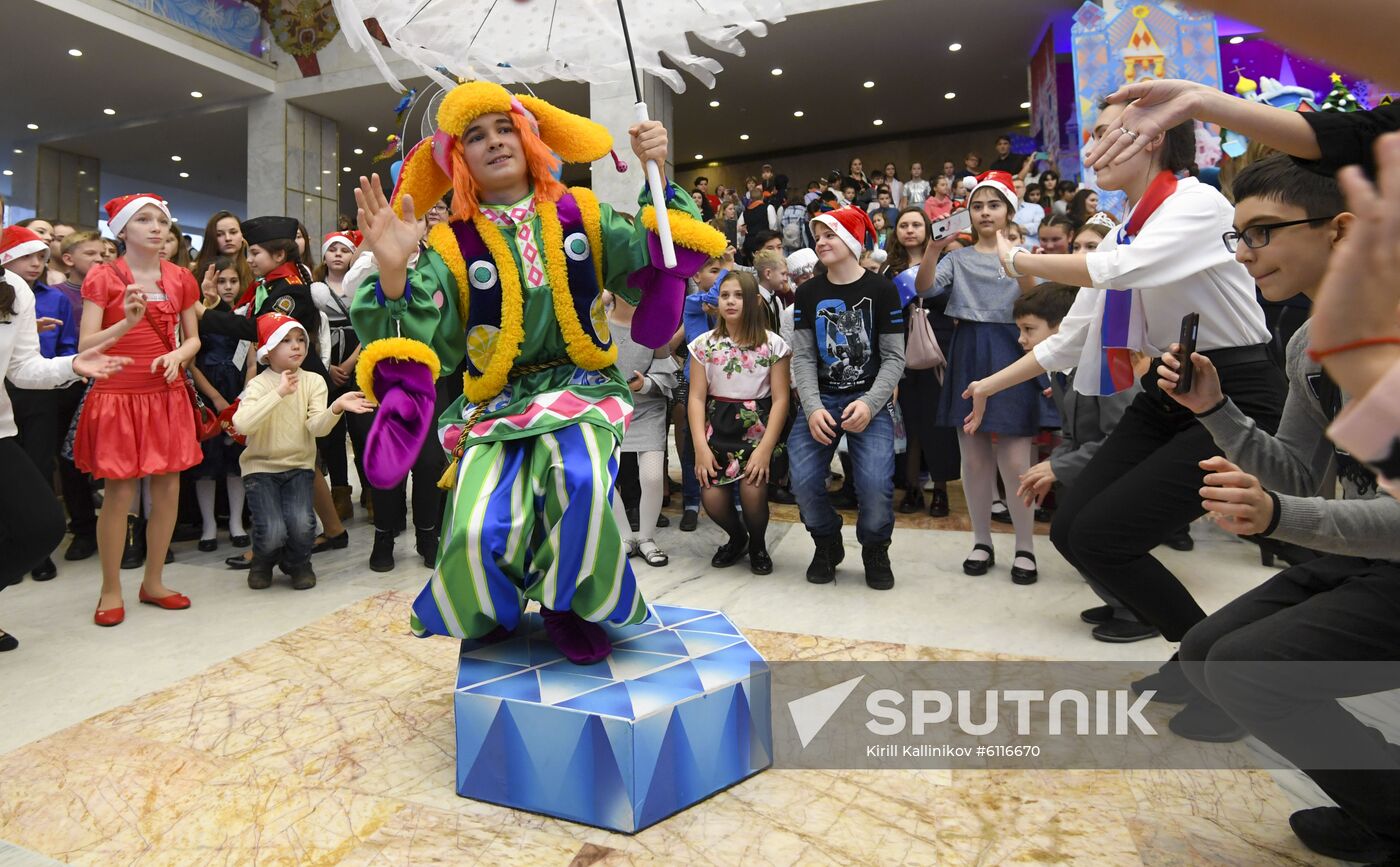 Russia New Year Preparations