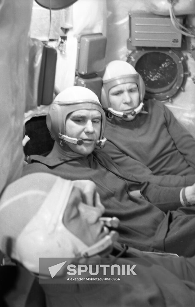 Soyuz-4 and Soyuz-5 space crews
