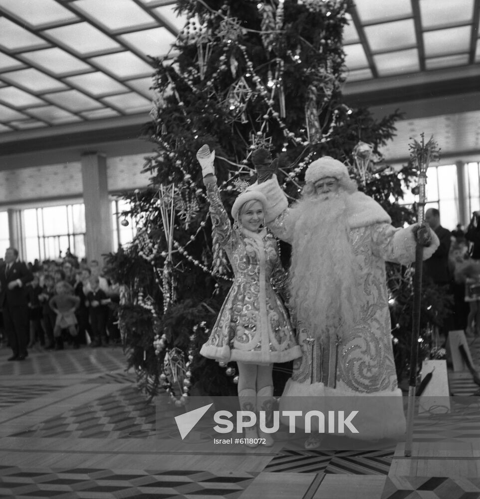 Kremlin hosts New Year party