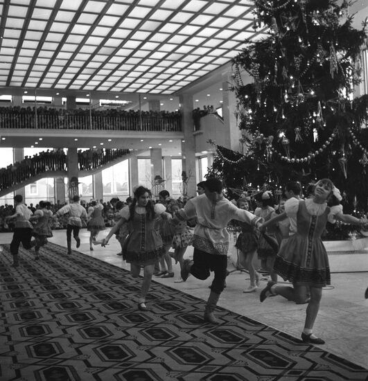 Kremlin hosts New Year party
