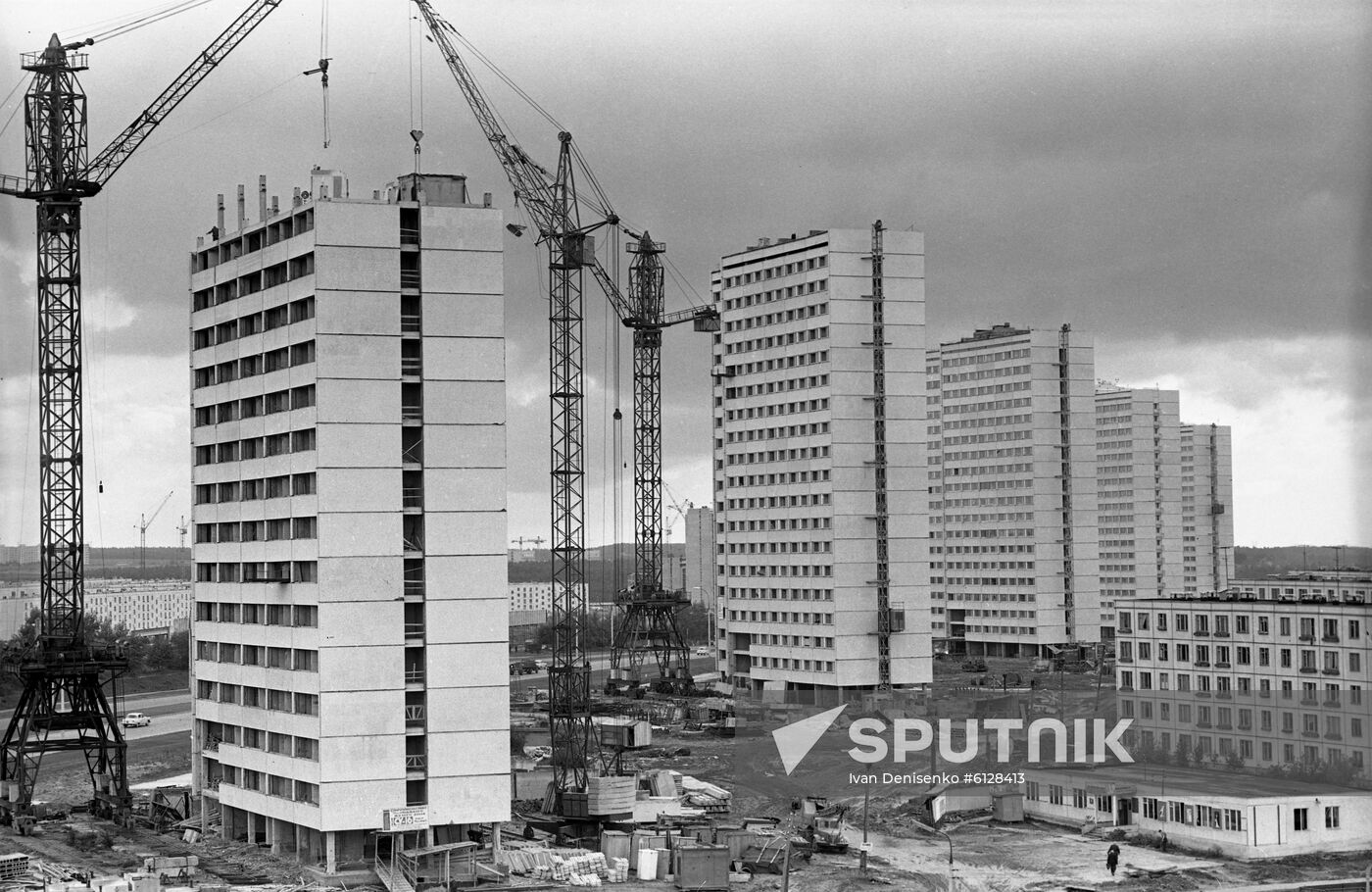 Construction of 19-storied apartment buildings in Moscow