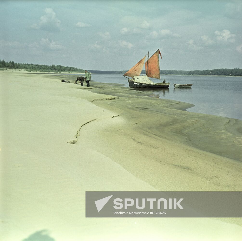 Sailing trip on karbass Shchelya along Pomor ancient route