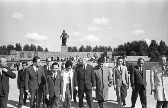 Cambodian parliamentary delegation visits USSR
