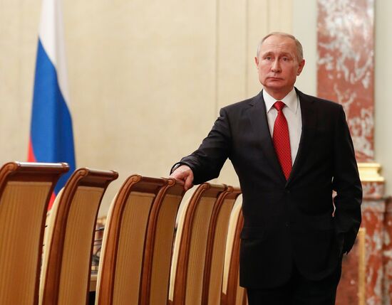 Russia Putin Government Resignation