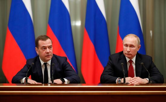 Russia Putin Government Resignation