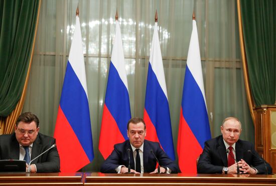 Russia Putin Government Resignation