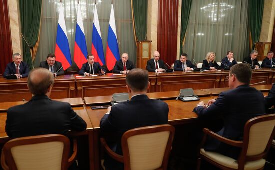 Russia Putin Government Resignation