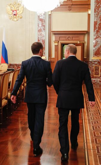 Russia Putin Government Resignation
