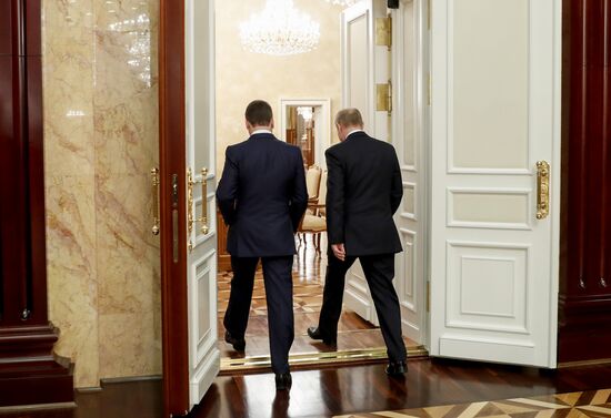Russia Putin Government Resignation