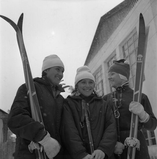 Soviet skiers T. Paletia and N. Kogovnisha