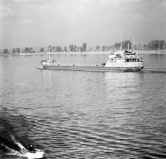 Nefterudovoz-1 dry cargo and tanker vessel