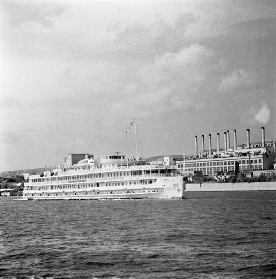 Diesel-electric ship Lenin