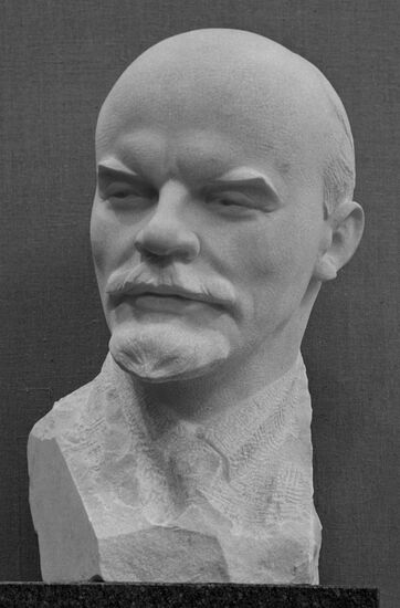Bust of Lenin by Nikolai Tomsky
