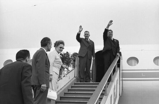 Soviet party-and-government delegation pays official visit to Hungary