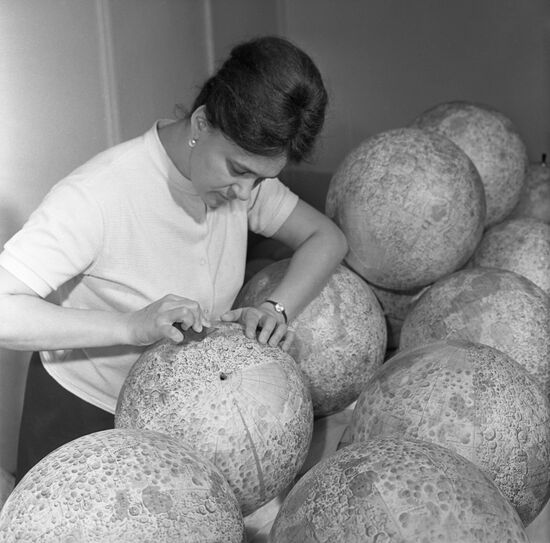 Detailed 1967 globe of Moon