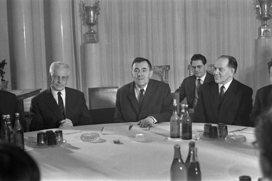 Algerian Foreign Minister Abdelaziz Bouteflika visits USSR