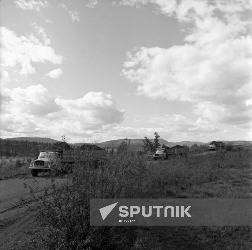 Delivering coal from Tal-Yuryakh coal stripping