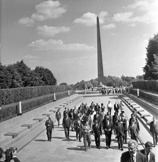 President of Cameroon Ahmadou Ahidjo visits USSR