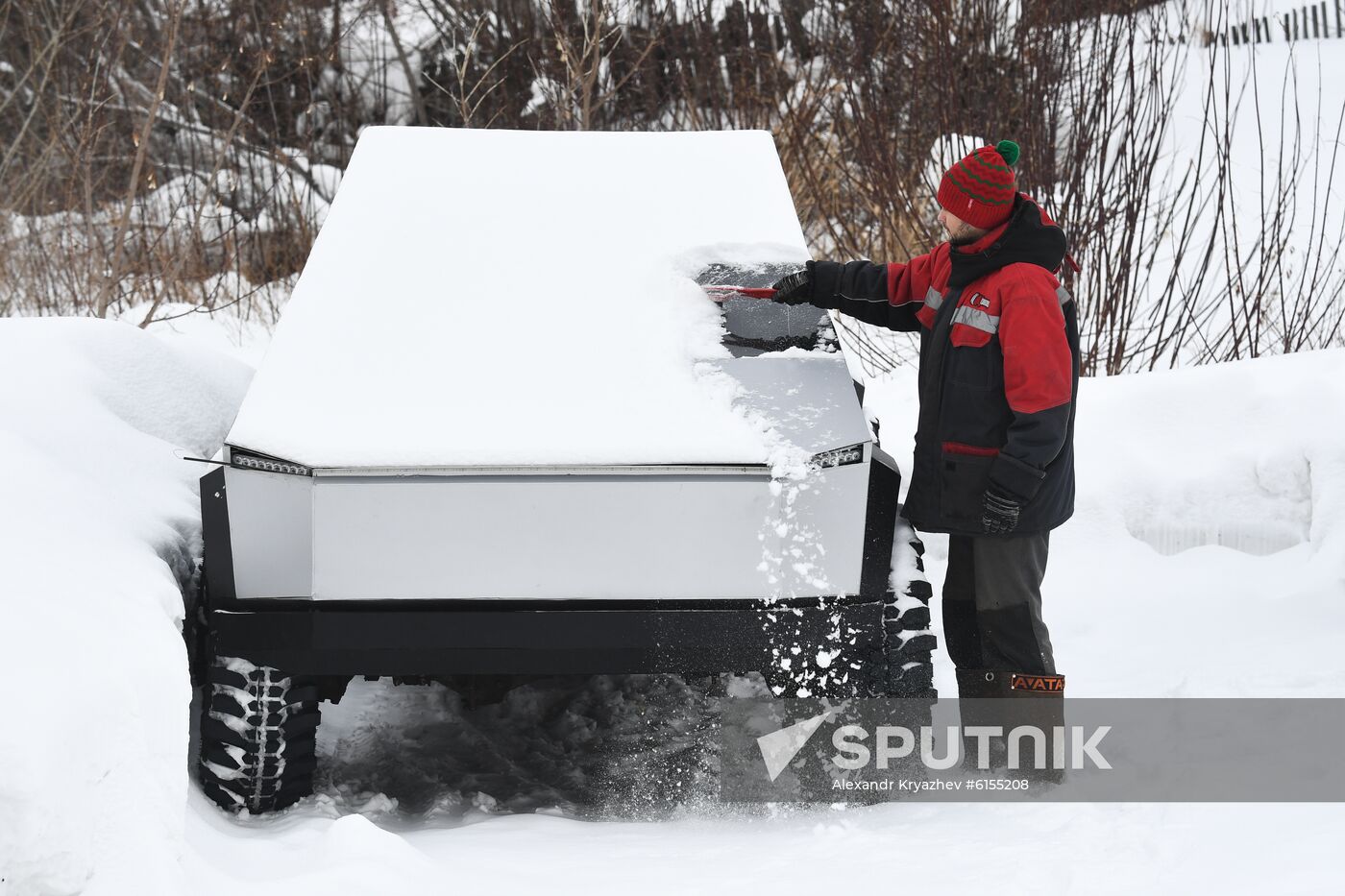 Russia Tesla Cybertruck Replica