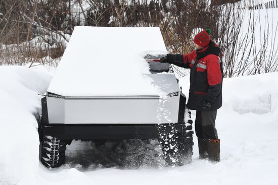 Russia Tesla Cybertruck Replica