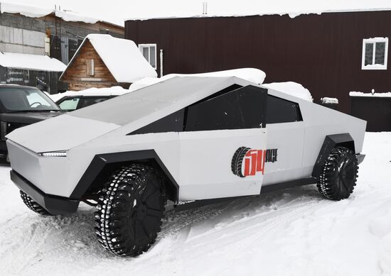 Russia Tesla Cybertruck Replica