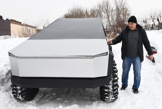 Russia Tesla Cybertruck Replica