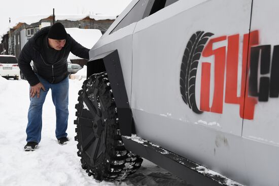 Russia Tesla Cybertruck Replica