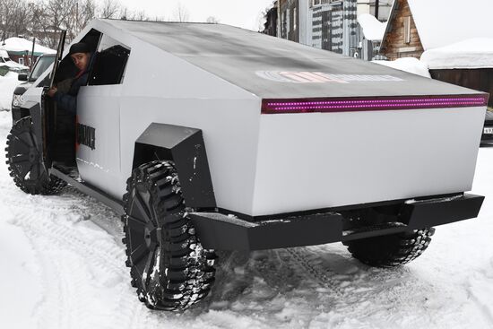 Russia Tesla Cybertruck Replica