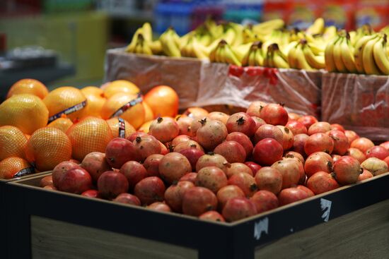 Magnit store suspended imports of fruits and vegetables from China