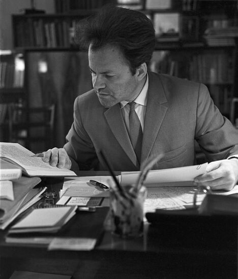 Literary critic Vladimir Ognev