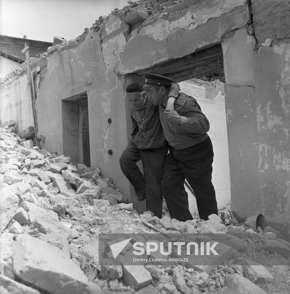 Clean-up operations after Tashkent earthquake