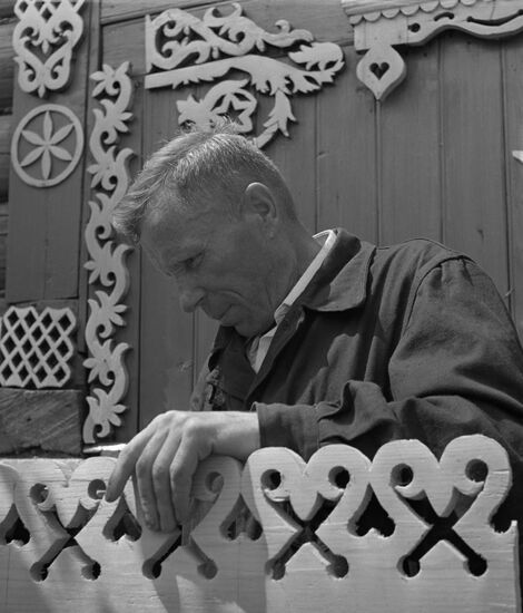 Wood carver Sergey Kolpeyev