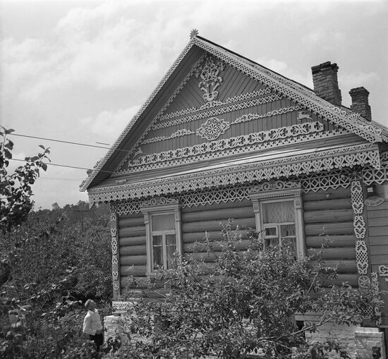 Wood carver Sergey Kolpeyev's house
