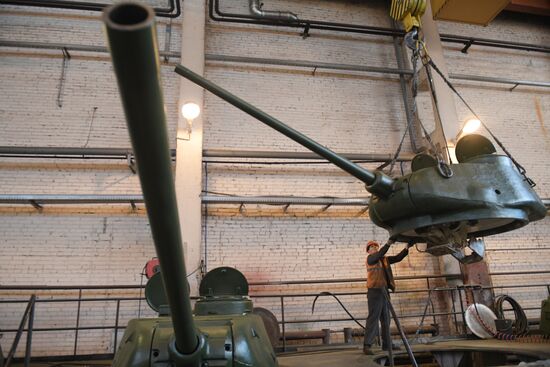 Russia WWII Tank Restoration 