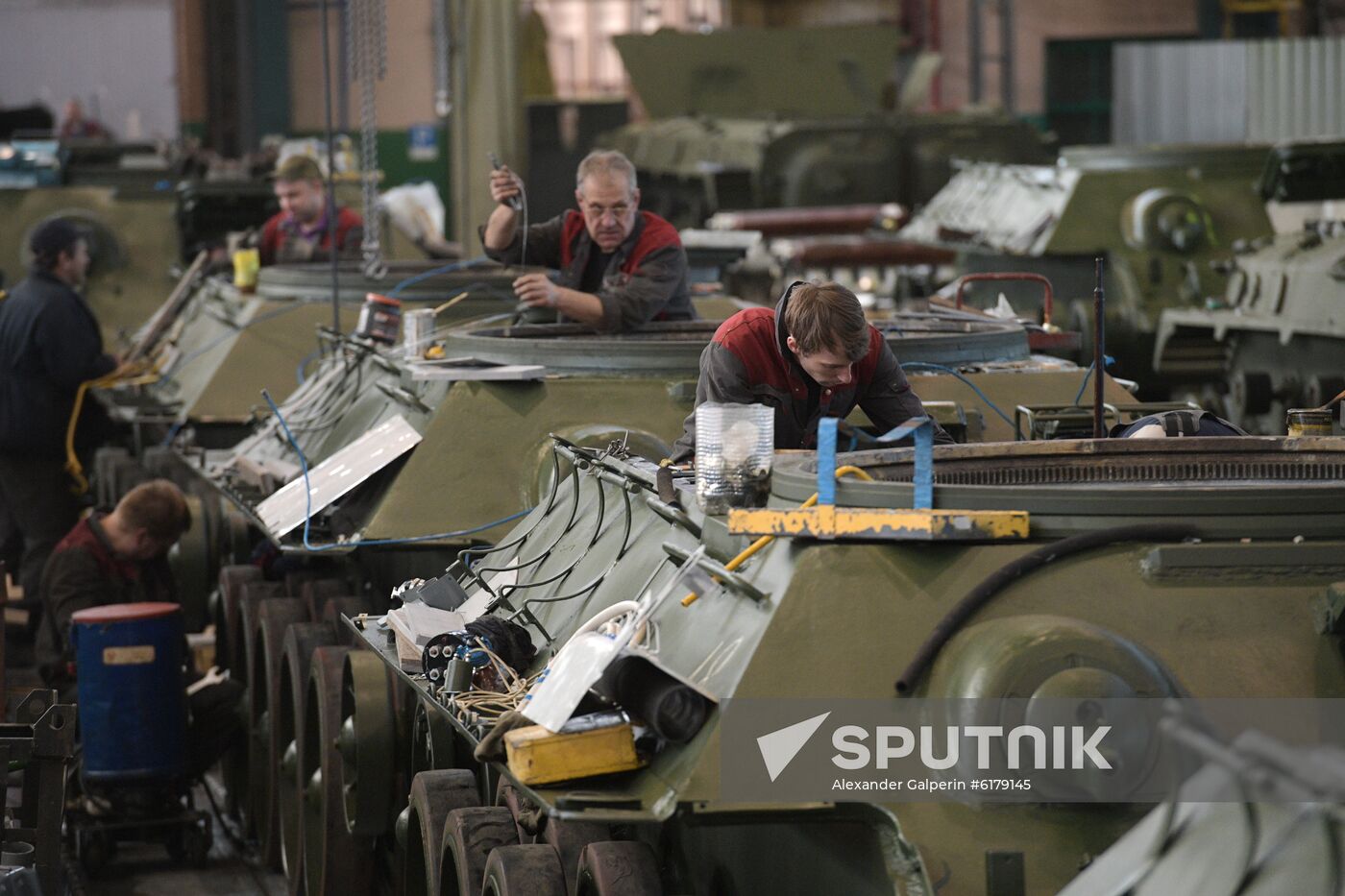 Russia WWII Tank Restoration 