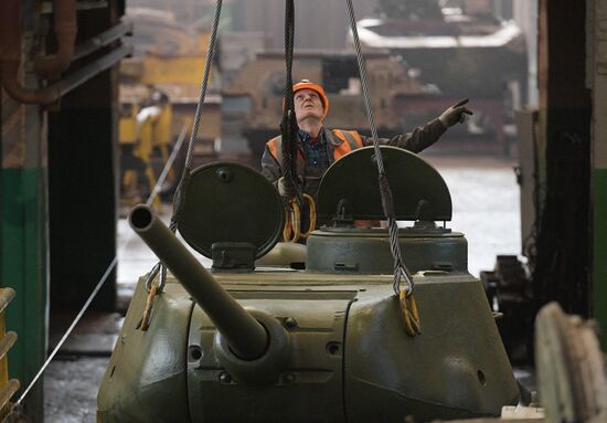Russia WWII Tank Restoration 