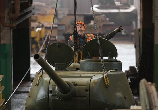 Russia WWII Tank Restoration 