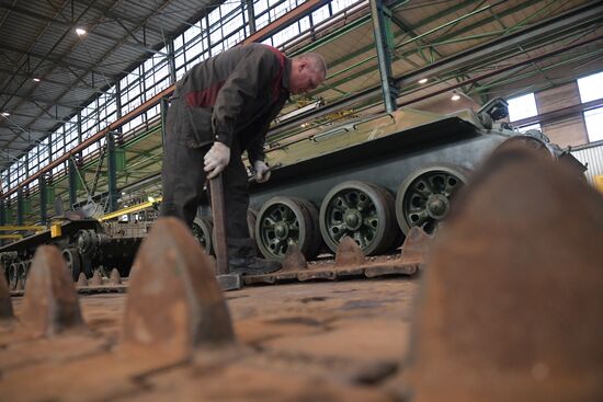 Russia WWII Tank Restoration 