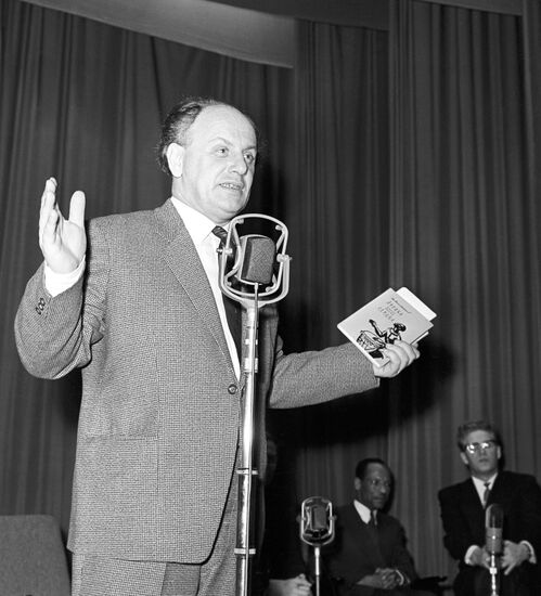 Poet Yevgeny Dolmatovsky