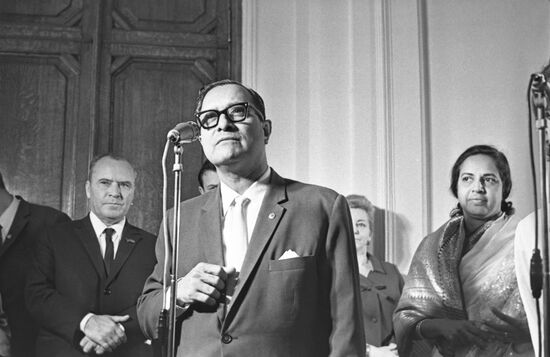 Mayor of Bombay visits Leningrad