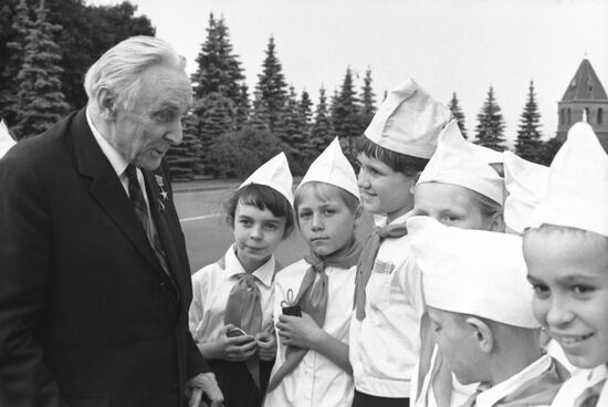 Soviet writer Konstantin Fedin