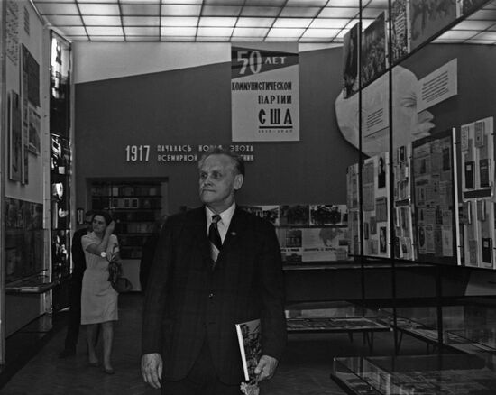 General Secretary of USA's Communist Party Gus Hall visits USSR