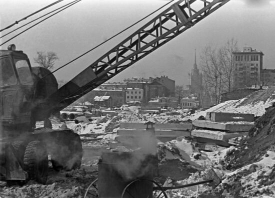 Demolishing old buildings in Moscow's Arbat lanes