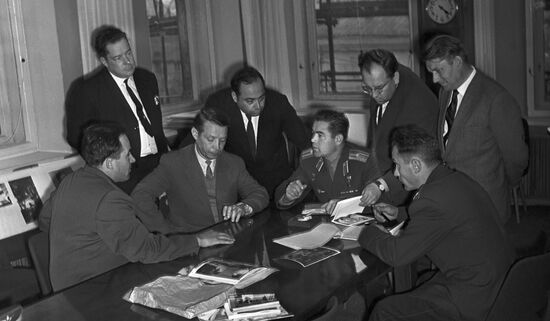 Pilot and cosmonauts Andriyan Nikolayev and Pavel Popovich at APN news agency