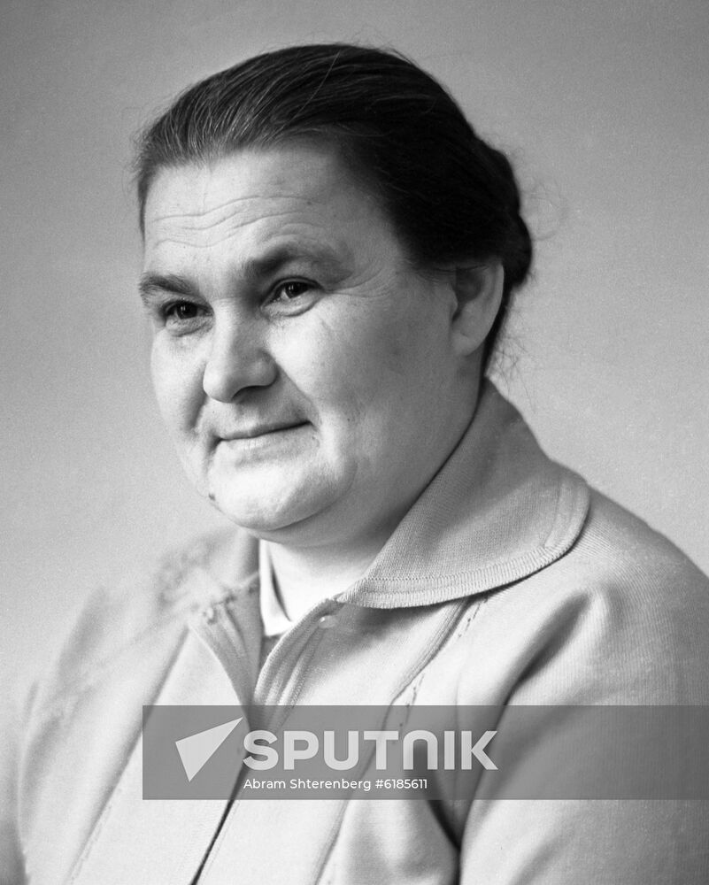 Radyanska Ukraina collective farm chairperson Galina Burkatskaya