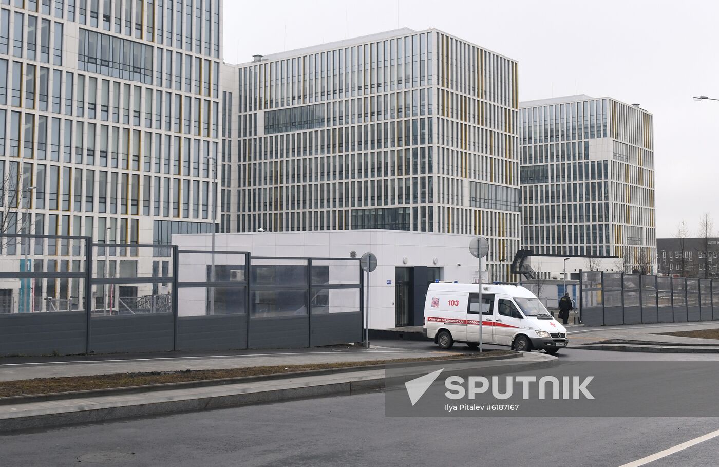 An ambulance moves past hospital buildings, in Moscow, Russia. Russia has had six confirmed cases of coronavirus, including three people repatriated from the Diamond Princess cruise ship off Japan and two Chinese citizens. The first case in Moscow, a Russian man who had travelled to Italy, was announced on March 2. Location: Russia, Moscow. Author: Ilya Pitalev/Sputnik. Russia New Coronavirus