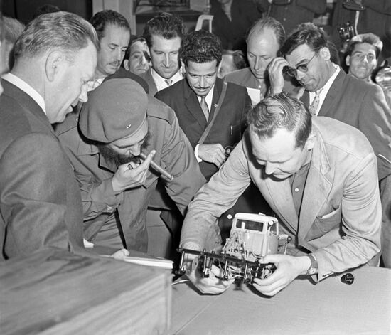 Fidel Castro visits USSR